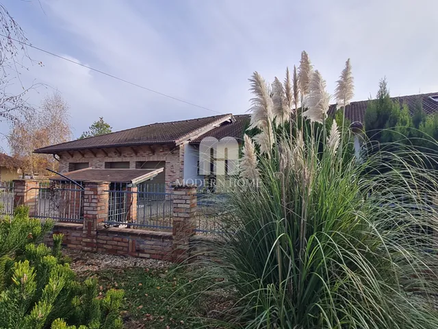 Eladó ház Besnyő 285 nm