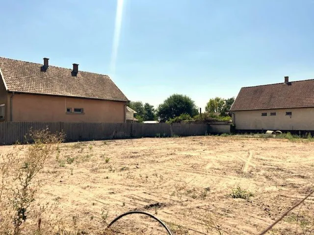 Eladó telek Dabas 690 nm