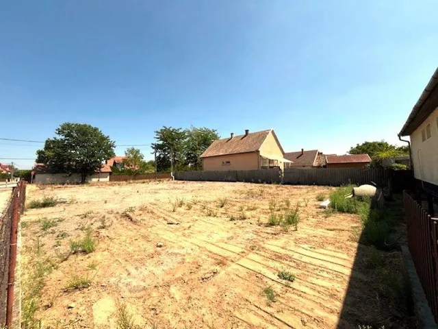 Eladó telek Dabas 690 nm