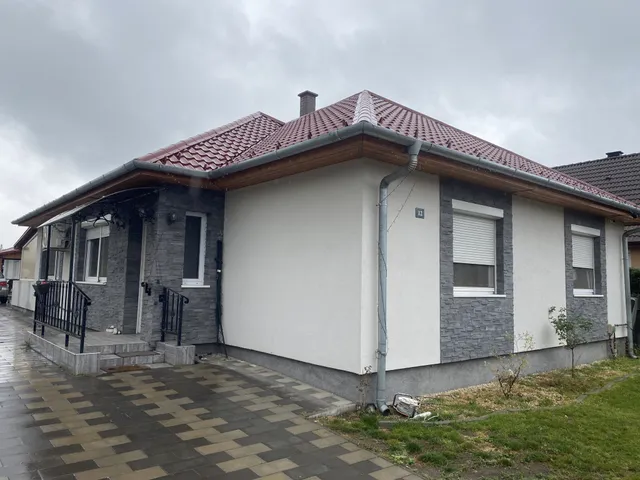 Eladó ház Dabas, Gyón 240 nm