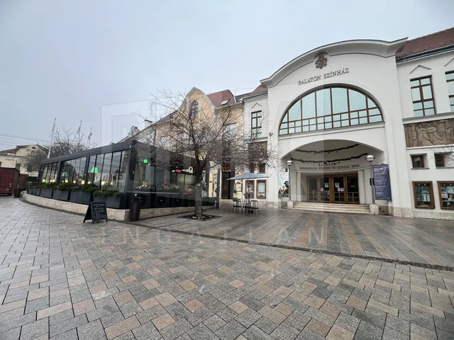 Eladó kereskedelmi és ipari ingatlan Keszthely 170 nm