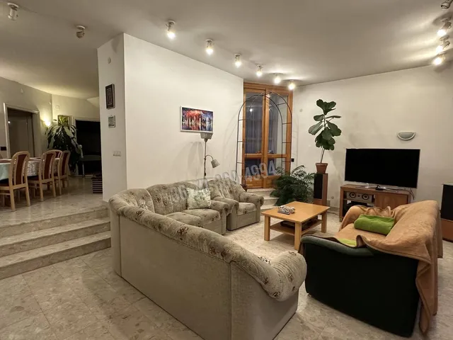 Eladó ház Budapest II. kerület 286 nm