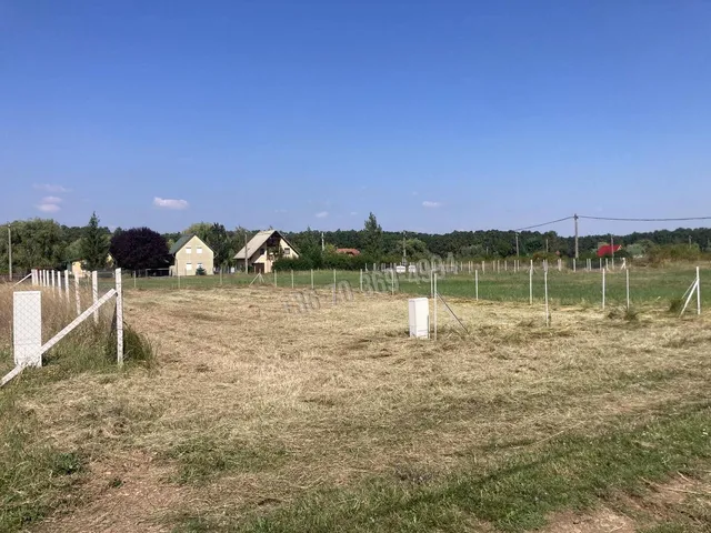 Eladó telek Abádszalók 560 nm