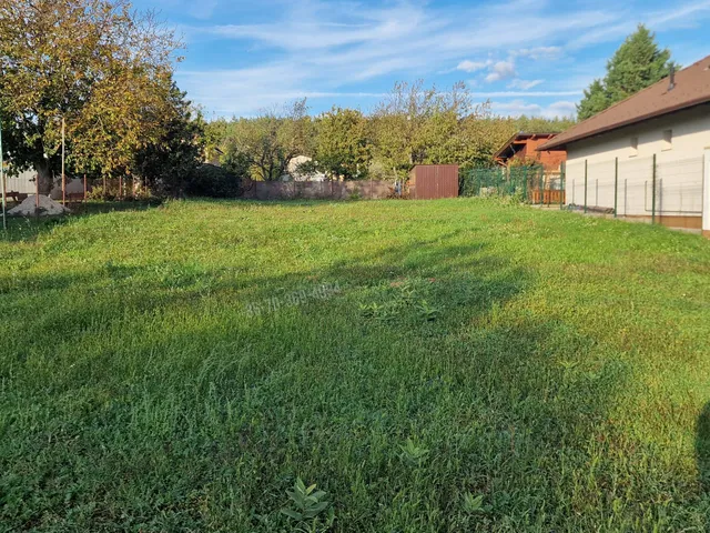 Eladó telek Csörög 818 nm