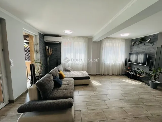 Eladó ház Budapest XVI. kerület, Rákosszentmihály 160 nm