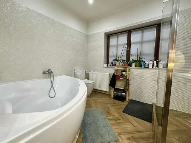 Eladó ház Budapest XVI. kerület 262 nm