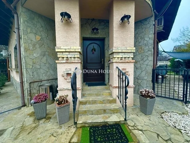 Eladó ház Budapest XVI. kerület 262 nm