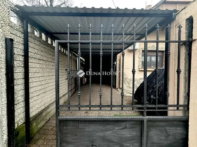 Eladó ház Budapest XVI. kerület 262 nm