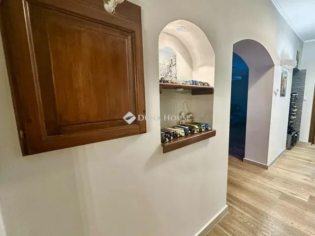 Eladó ház Budapest XVI. kerület 262 nm