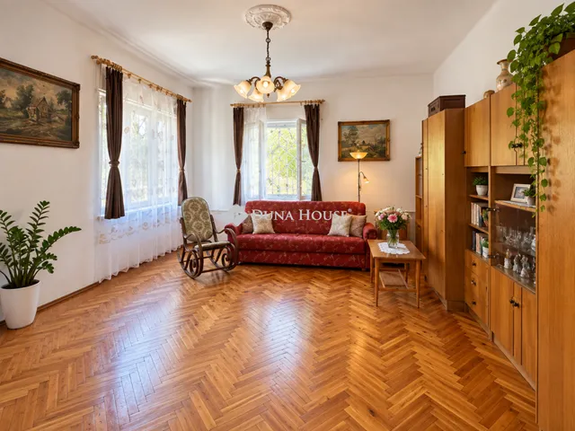 Eladó ház Budapest II. kerület, Máriaremete 245 nm