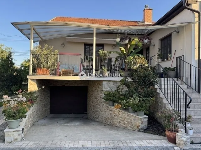 Eladó ház Budapest XV. kerület, Rákospalota 260 nm