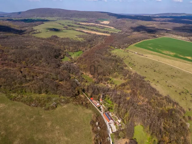 Eladó kereskedelmi és ipari ingatlan Herend 954 nm