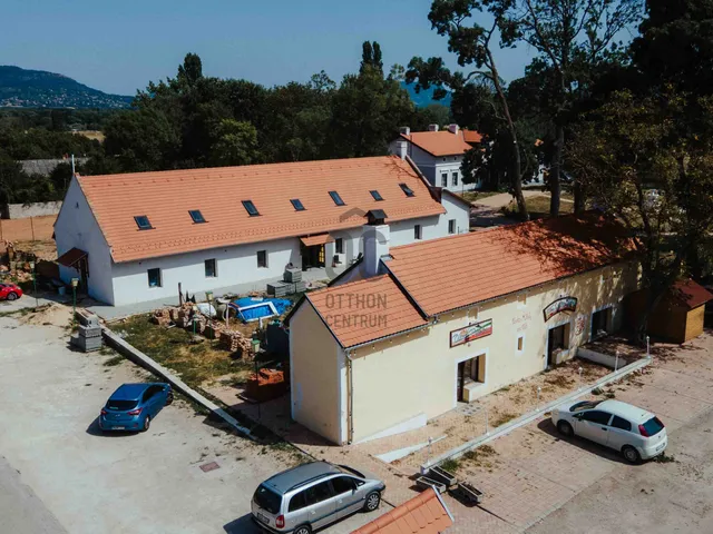 Eladó kereskedelmi és ipari ingatlan Nemesvita 300 nm
