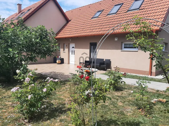 Eladó ház Balatonkenese 144 nm