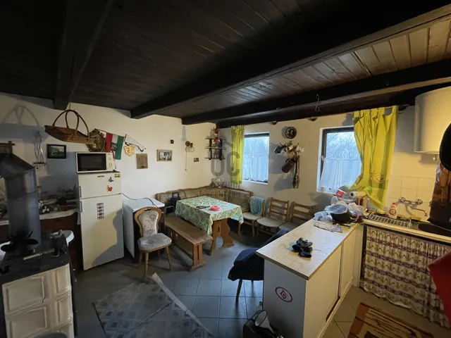 Eladó telek Pécsely 2523 nm