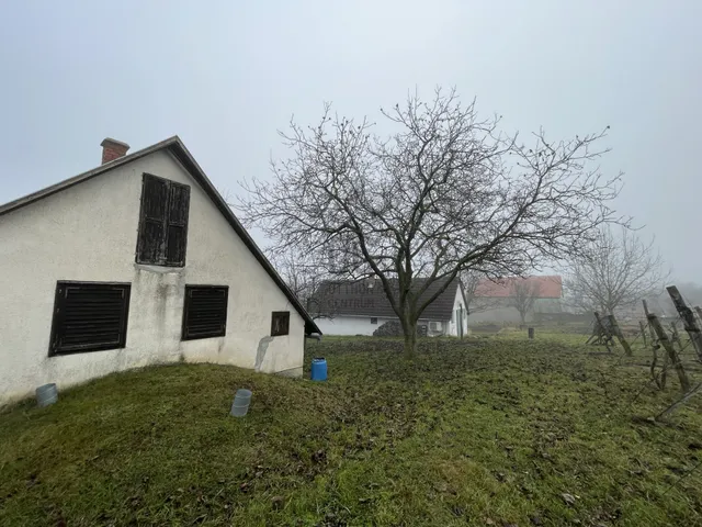 Eladó telek Pécsely 2523 nm