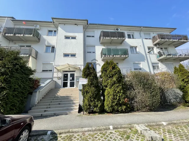 Eladó lakás Veszprém, Bakonyalja 52 nm