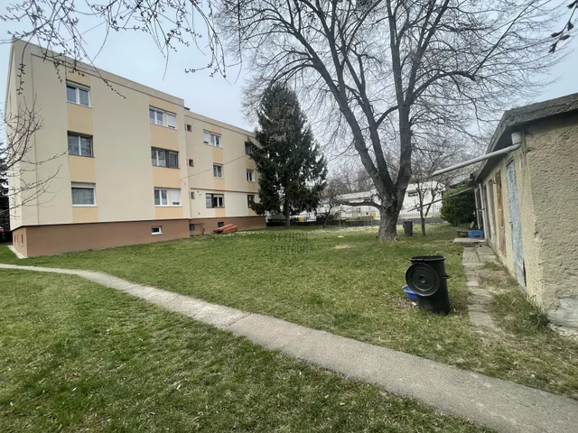 Eladó lakás Veszprém, Újtelep 83 nm