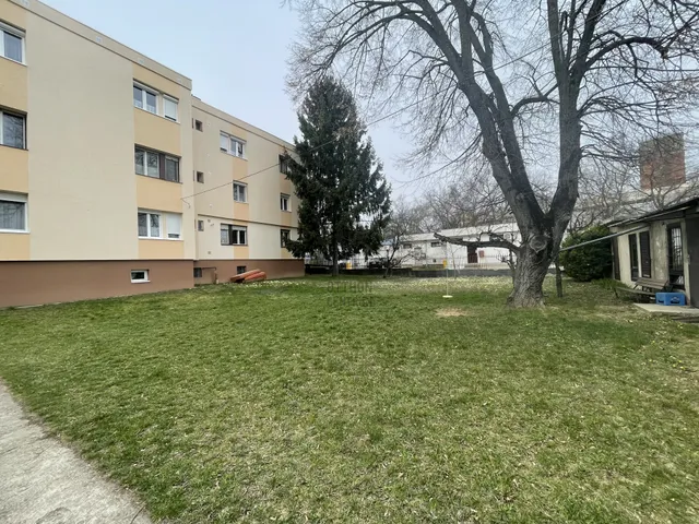 Eladó lakás Veszprém, Újtelep 83 nm