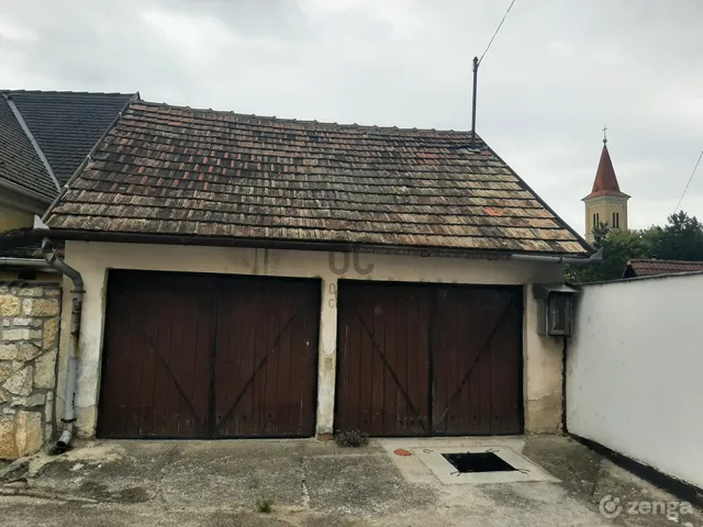 Eladó garázs Veszprém, Dózsaváros 36 nm