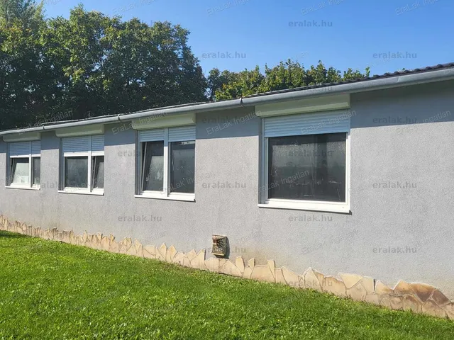 Eladó ház Győr, Győrszentiván 200 nm
