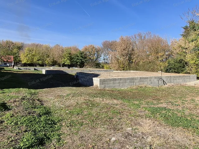 Eladó ház Bőny 92 nm