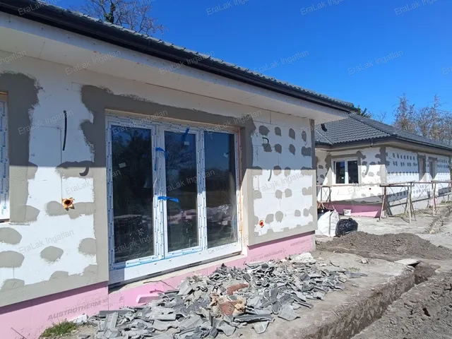 Eladó ház Bőny 92 nm