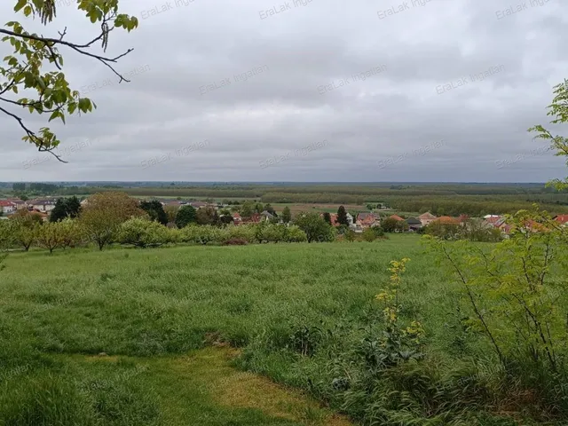 Eladó mezőgazdasági ingatlan Győr 2090 nm