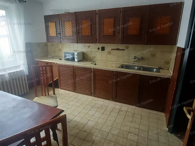 Eladó ház Győr, Szabadhegy 300 nm