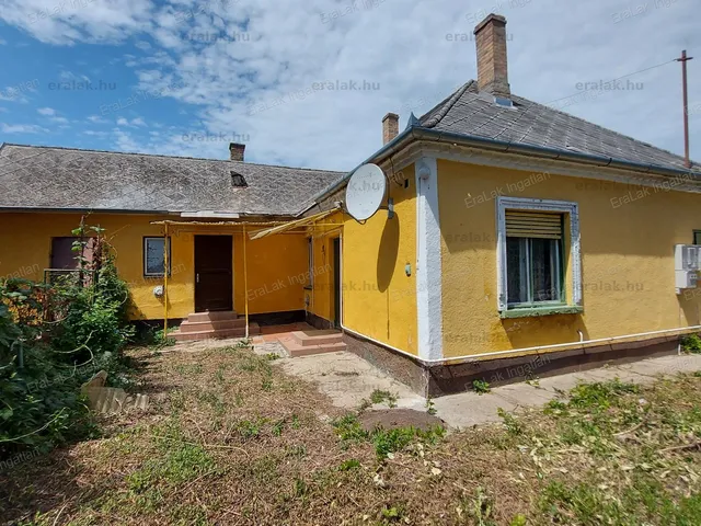 Eladó ház Ács, Pénzásás 76 nm