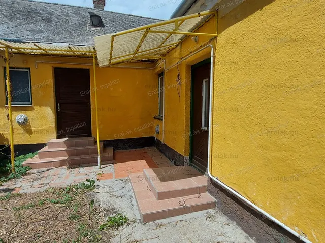Eladó ház Ács, Pénzásás 76 nm