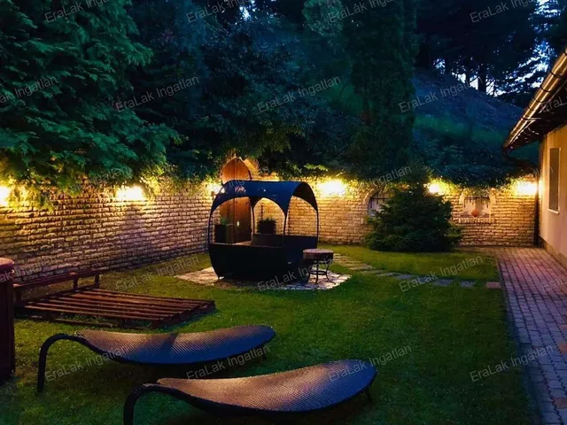 Eladó ház Győrújbarát 280 nm
