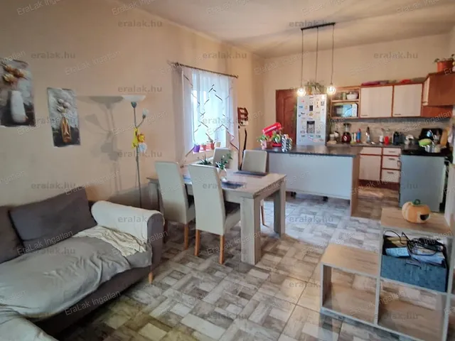 Eladó ház Nyúl 100 nm