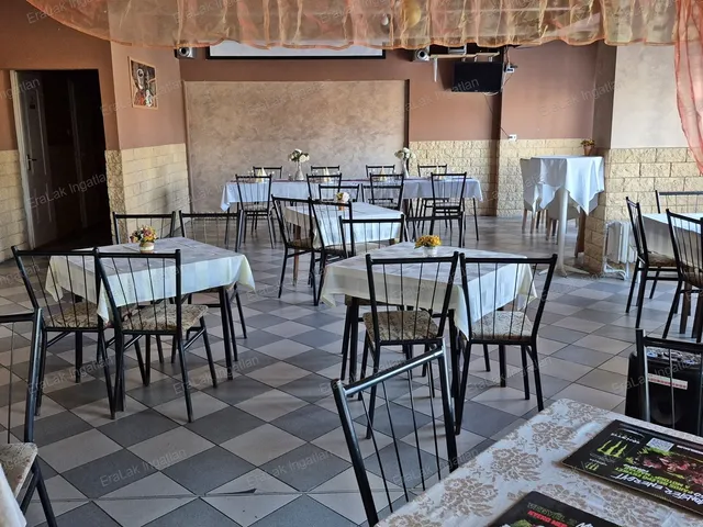 Eladó kereskedelmi és ipari ingatlan Bőny 400 nm