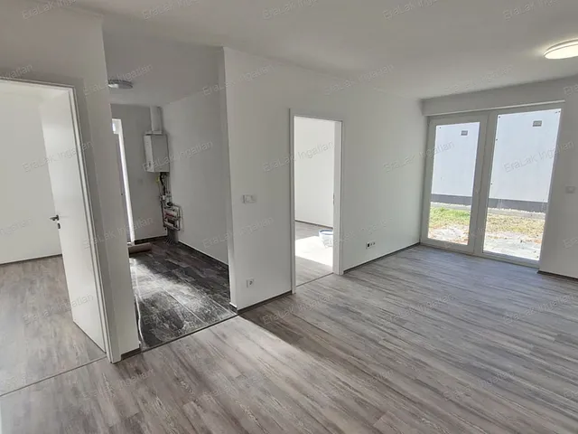 Eladó ház Bőny 81 nm