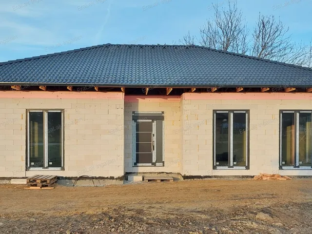 Eladó ház Nyúl 135 nm