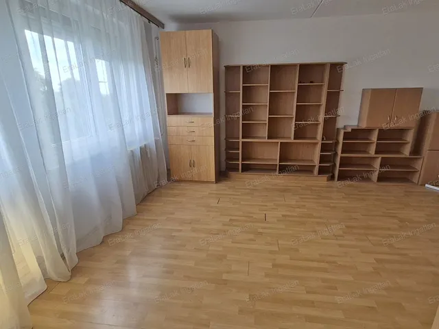 Eladó lakás Mosonmagyaróvár, Városközpont 67 nm