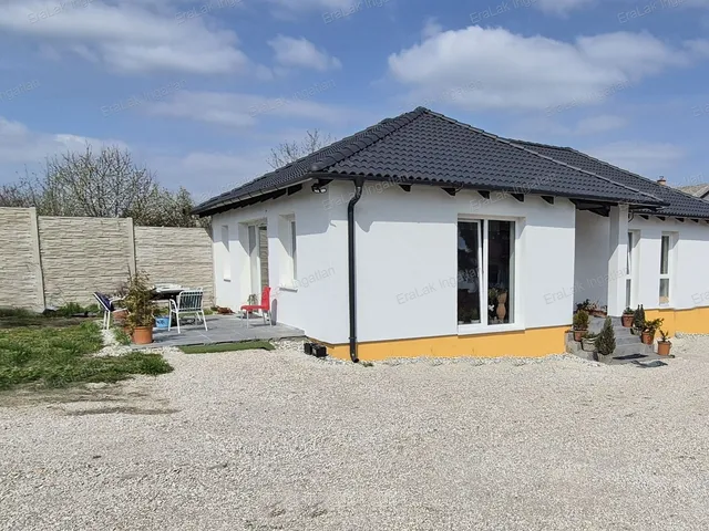 Eladó ház Győrújbarát, Nagybarát 96 nm