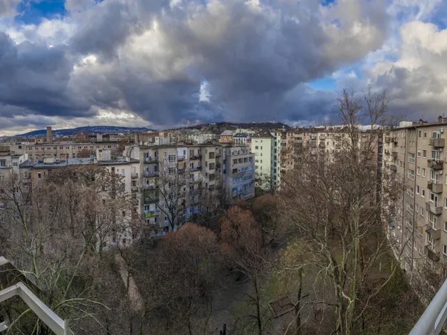 Eladó kereskedelmi és ipari ingatlan Budapest XI. kerület, Lágymányos 105 nm