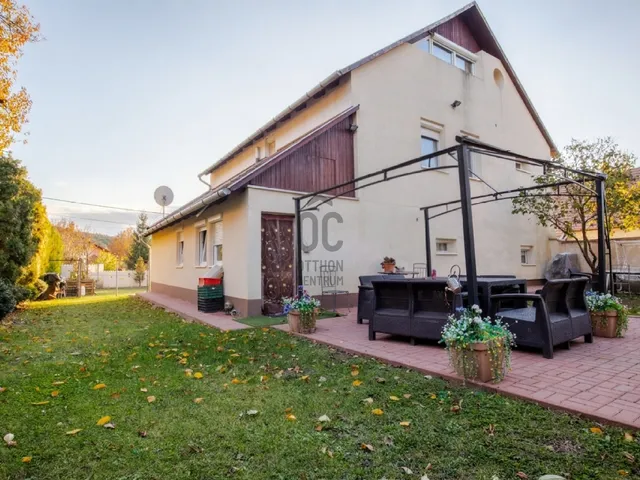 Eladó ház Üröm 181 nm