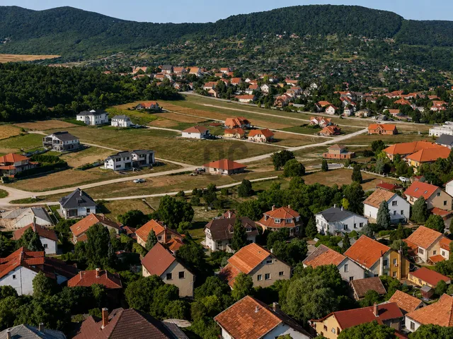 Eladó ház Üröm 181 nm
