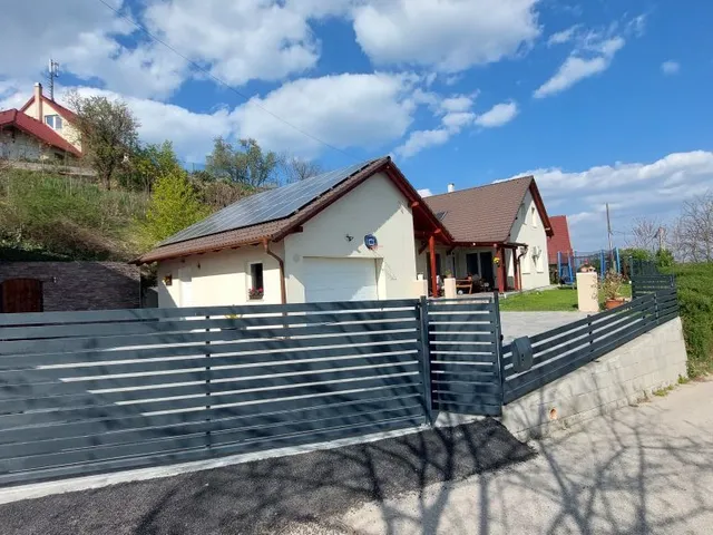 Eladó ház Százhalombatta 212 nm