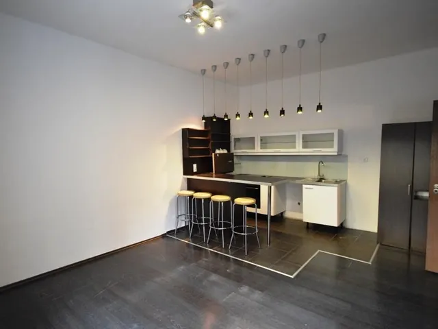 Kiadó lakás Budapest XI. kerület, Sasad-Sashegy XI. ker., Sasadi út 39 nm