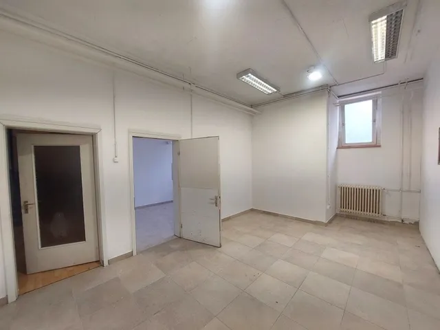 Kiadó kereskedelmi és ipari ingatlan Solymár 160 nm