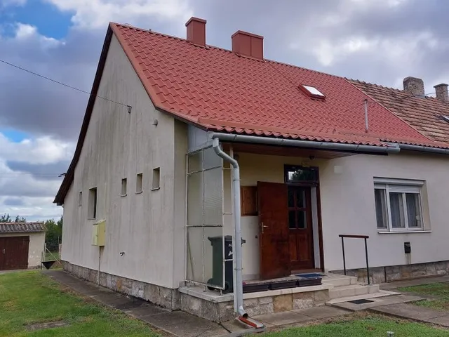 Eladó ház Kápolnásnyék 74 nm