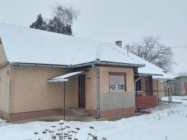 Eladó ház Besnyő 71 nm