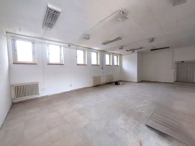 Kiadó kereskedelmi és ipari ingatlan Solymár