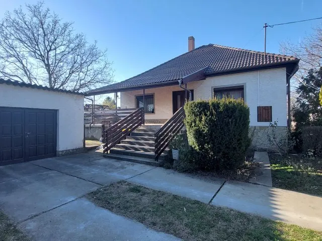 Eladó ház Pusztaszabolcs 117 nm