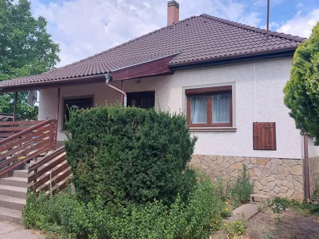 Eladó ház Pusztaszabolcs 117 nm
