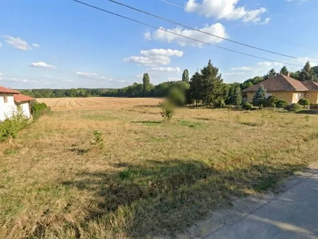 Eladó telek Dány 940 nm